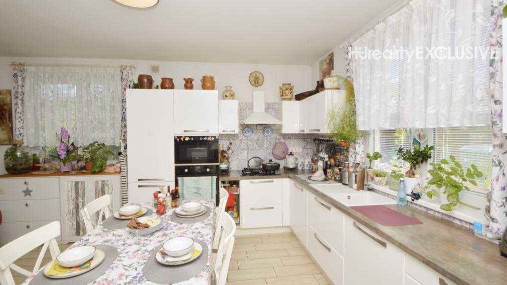 Predaj 3i rodinný dom so zimnou záhradou v obľúbenej časti Rajky, krb, pozemok 540 m2, Rajka