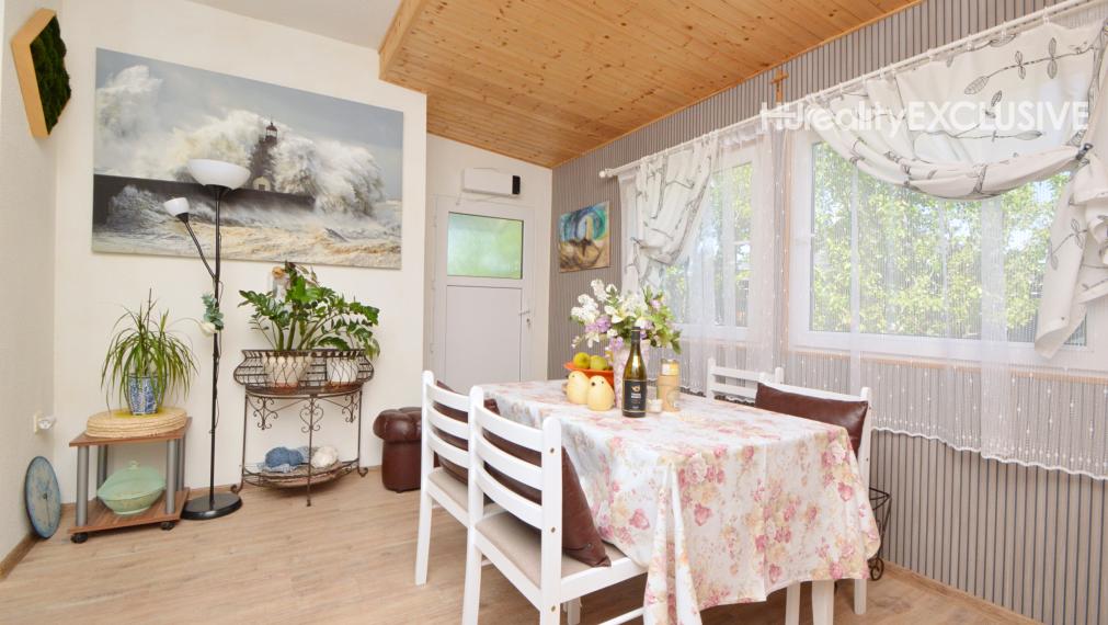 Predaj 3i rodinný dom so zimnou záhradou v obľúbenej časti Rajky, krb, pozemok 540 m2, Rajka