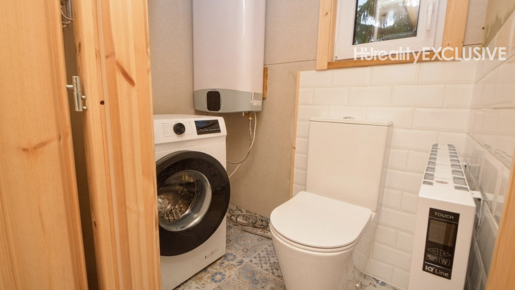 Predaj štýlový tiny house s veľkým pozemkom v obci Újrónafő