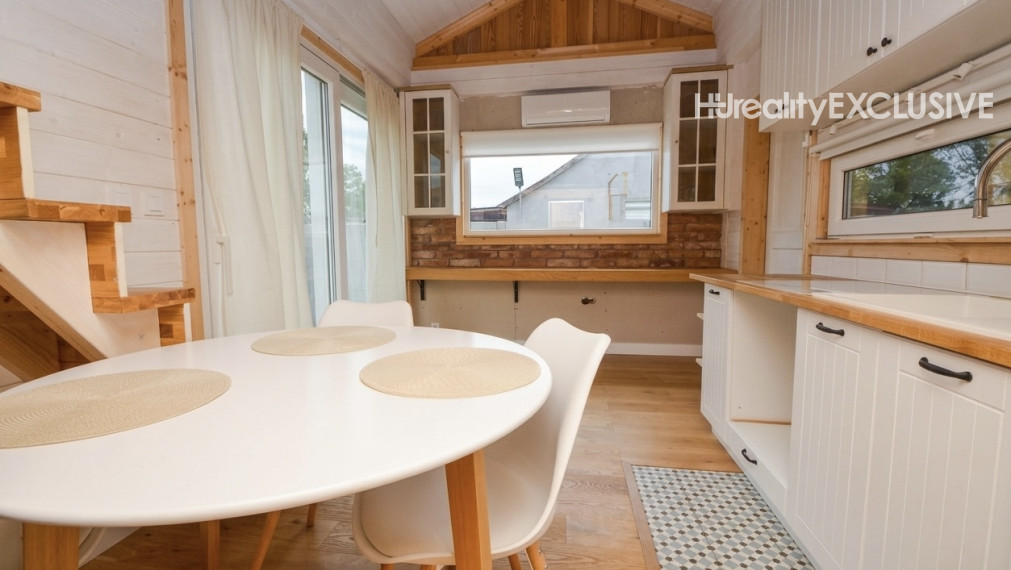 Predaj štýlový tiny house s veľkým pozemkom v obci Újrónafő