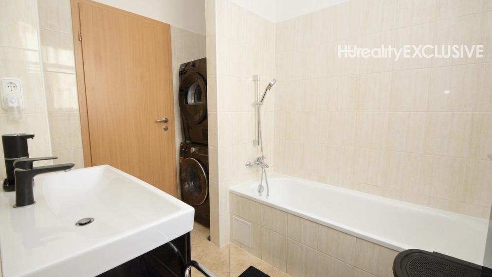 Predaj priestranný, zariadený 4i byt s 2 balkónmi v uzavretom areáli, Rajka
