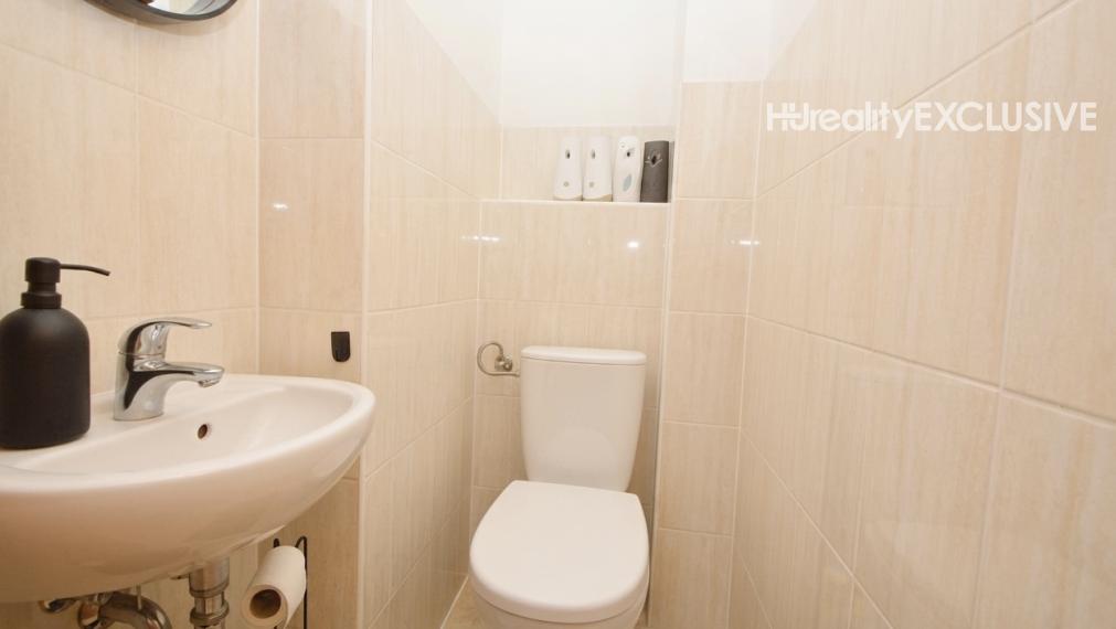 Predaj priestranný, zariadený 4i byt s 2 balkónmi v uzavretom areáli, Rajka