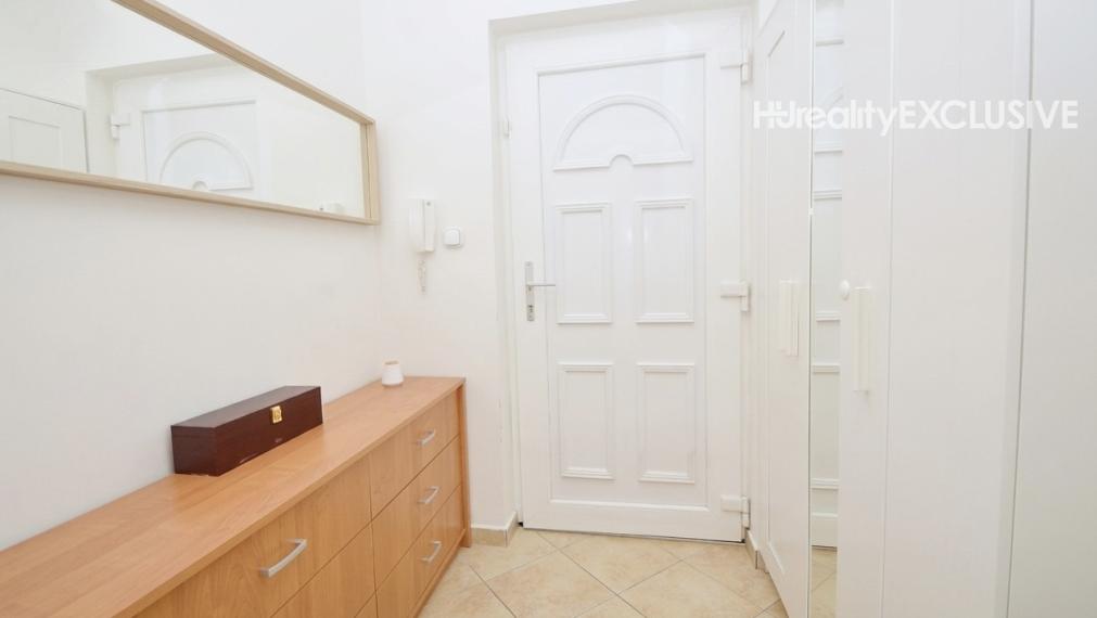 Predaj priestranný, zariadený 4i byt s 2 balkónmi v uzavretom areáli, Rajka