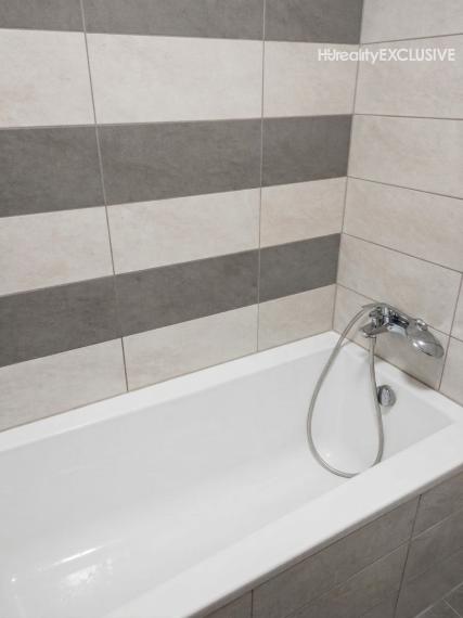 Predaj priestranný 2i byt s balkónom v uzatvorenom areáli, Viladomy, Rajka