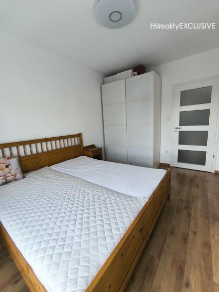 Predaj priestranný 2i byt s balkónom v uzatvorenom areáli, Viladomy, Rajka