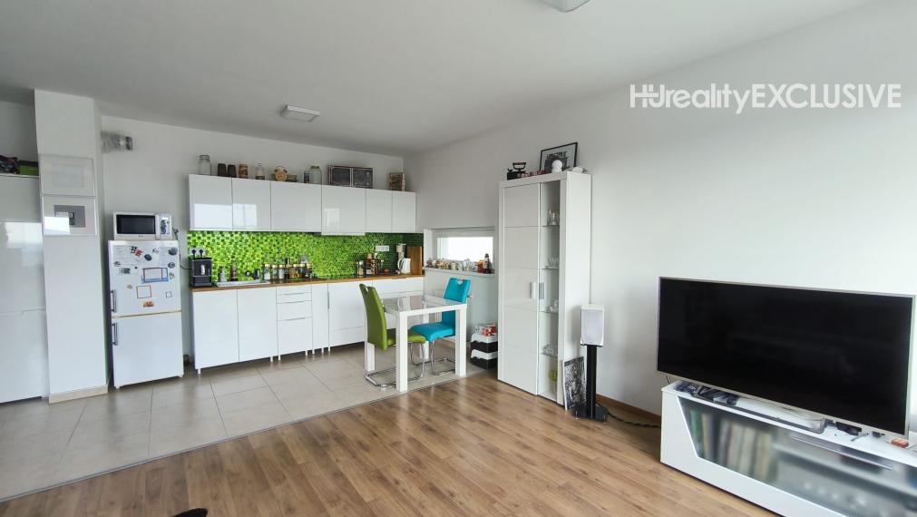 Predaj priestranný 2i byt s balkónom v uzatvorenom areáli, Viladomy, Rajka