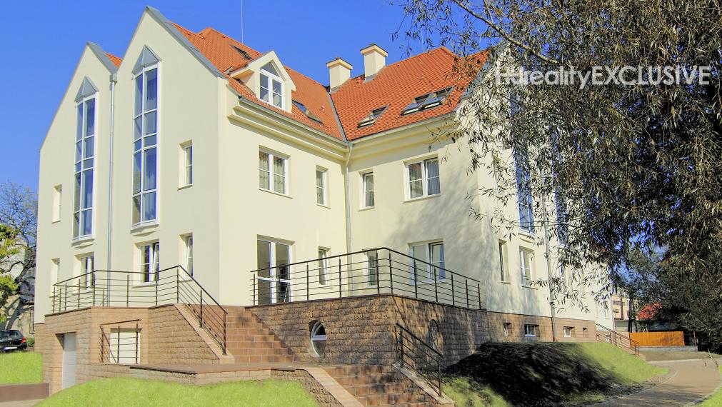 Predaj prízemný 2i byt s 51 m2 terasou pri vode v centre mesta Mosonmagyaróvár