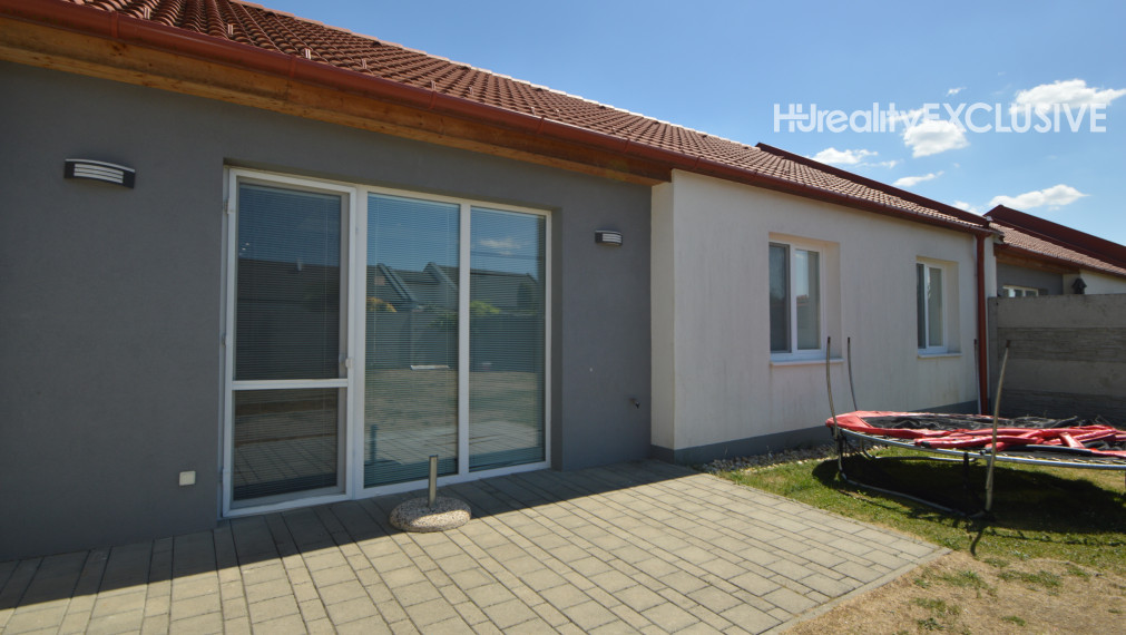 Predaj 4i rodinný dom v radovej zástavbe, pozemok 337 m2, Rajka