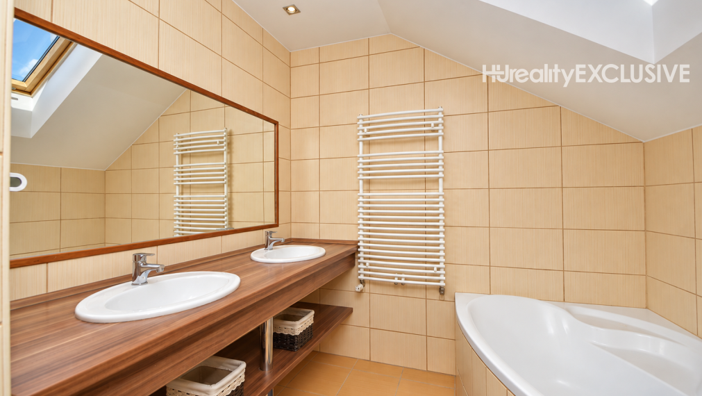 Predaj 4i dom, 52 m2 garáž, 518 m2 pozemok, Mosonmagyaróvár