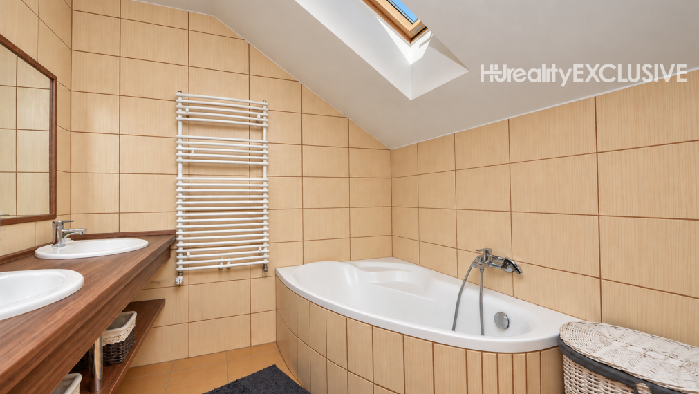 Predaj 4i dom, 52 m2 garáž, 518 m2 pozemok, Mosonmagyaróvár