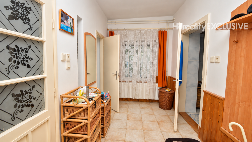 Predaj rodinný dom, sauna, bazén, 1 996 m2 pozemok, Feketeerdő