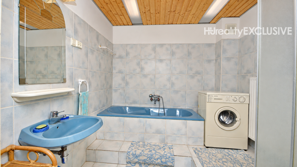 Predaj rodinný dom, sauna, bazén, 1 996 m2 pozemok, Feketeerdő