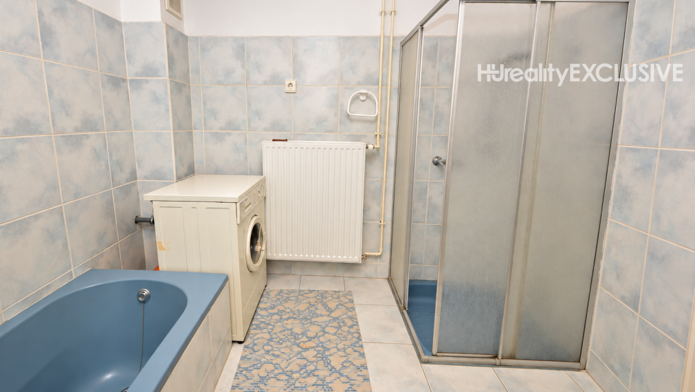 Predaj rodinný dom, sauna, bazén, 1 996 m2 pozemok, Feketeerdő
