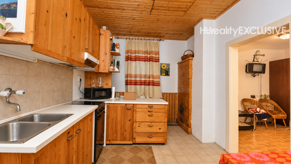 Predaj rodinný dom, sauna, bazén, 1 996 m2 pozemok, Feketeerdő