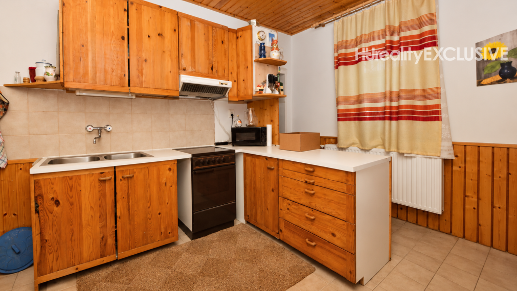 Predaj rodinný dom, sauna, bazén, 1 996 m2 pozemok, Feketeerdő