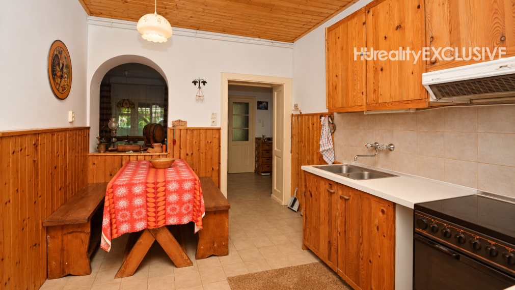 Predaj rodinný dom, sauna, bazén, 1 996 m2 pozemok, Feketeerdő