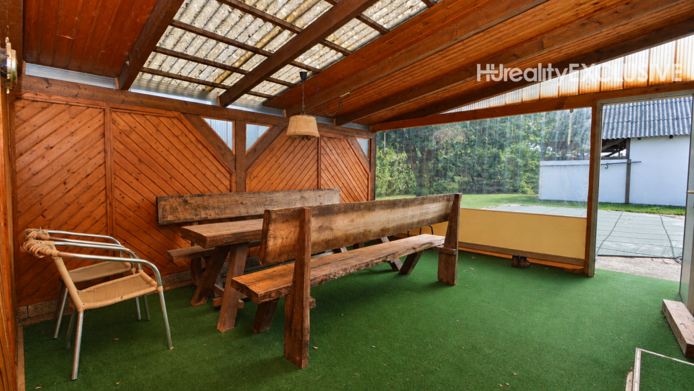 Predaj rodinný dom, sauna, bazén, 1 996 m2 pozemok, Feketeerdő