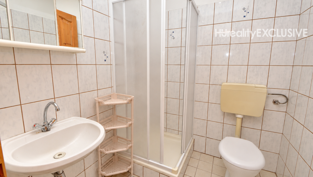 Predaj rodinný dom, sauna, bazén, 1 996 m2 pozemok, Feketeerdő