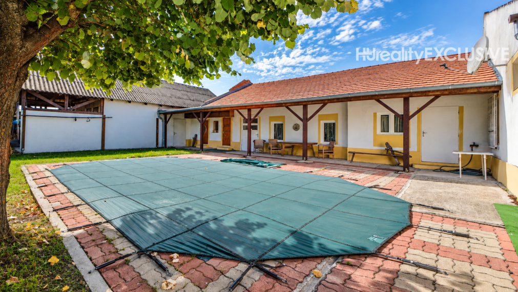 Predaj rodinný dom, sauna, bazén, 1 996 m2 pozemok, Feketeerdő