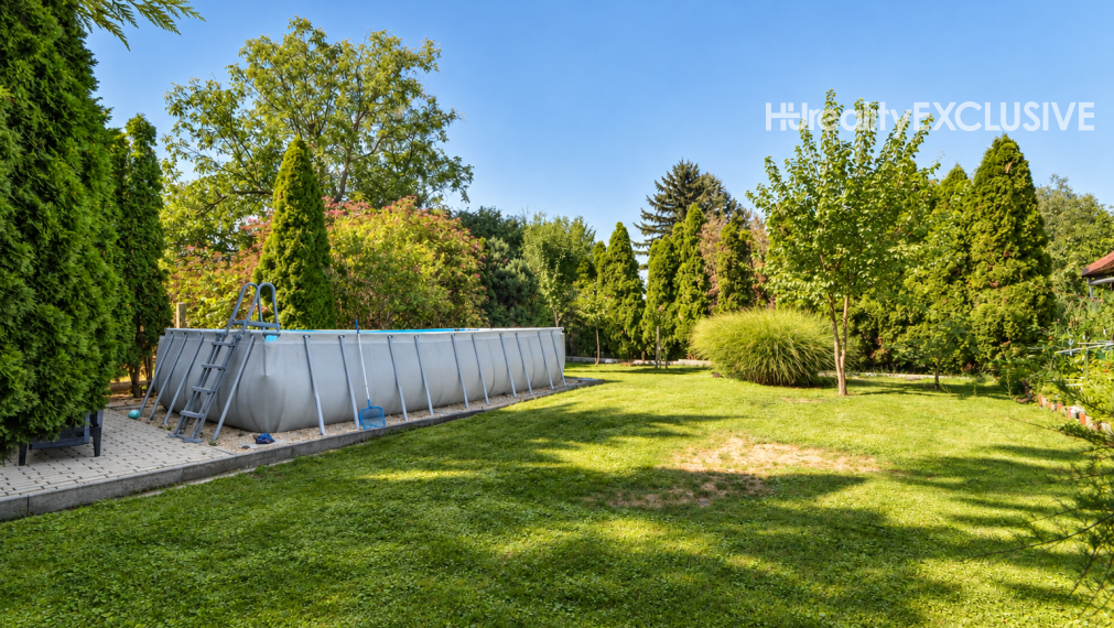 Predaj dvojgeneračný rodinný dom, garáž, bazén, pozemok 896 m2, Hegyeshalom