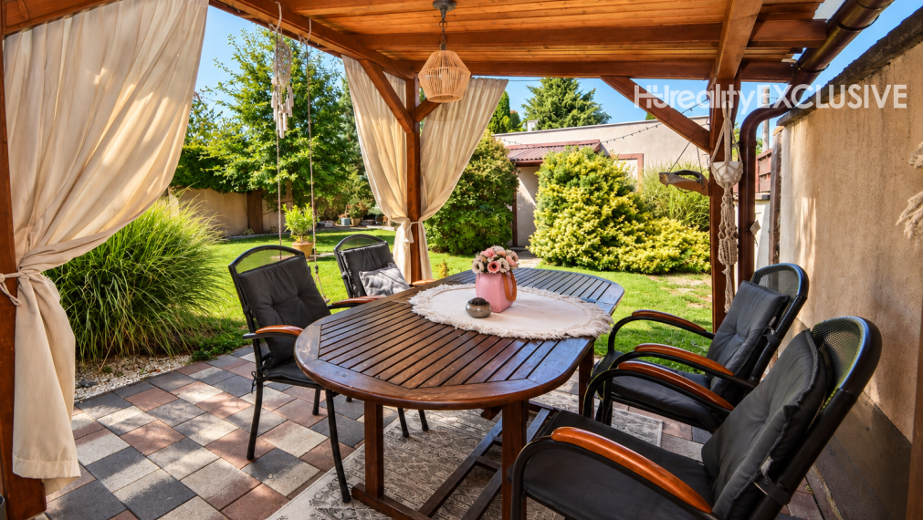 Predaj dvojgeneračný rodinný dom, garáž, bazén, pozemok 896 m2, Hegyeshalom