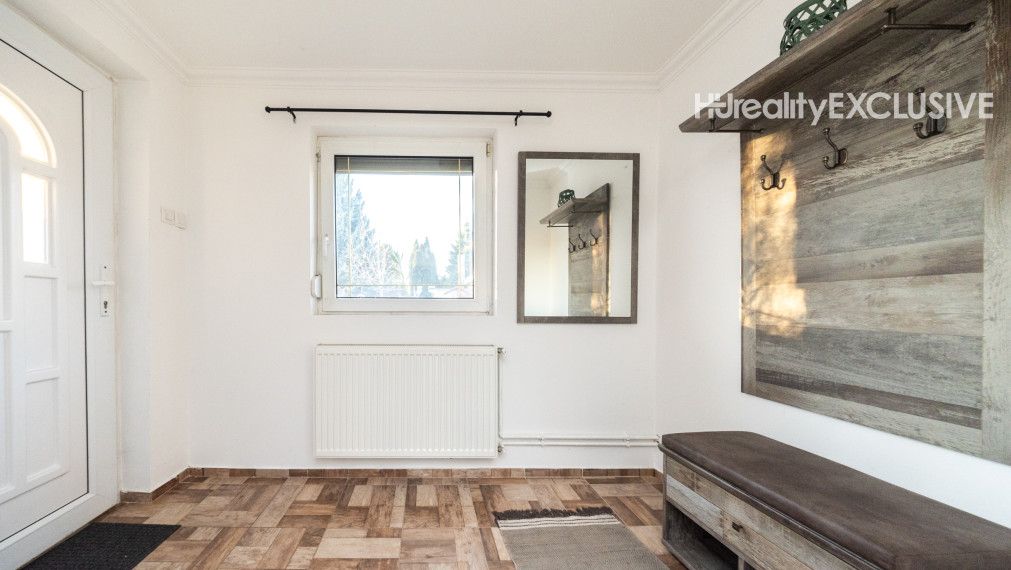 Predaj dvojgeneračný rodinný dom, garáž, bazén, pozemok 896 m2, Hegyeshalom