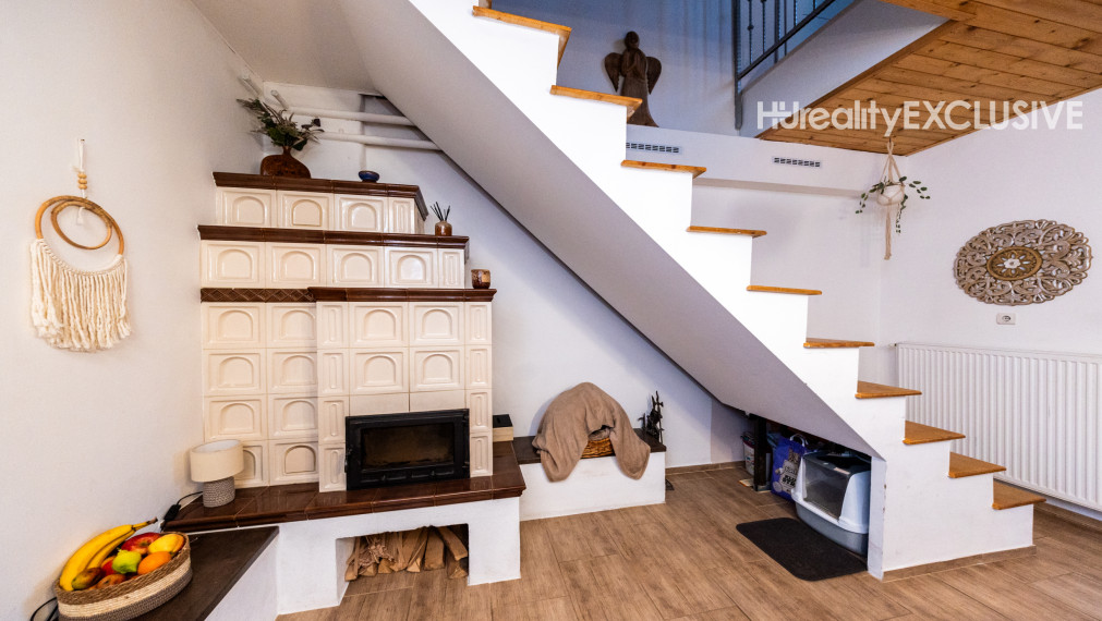 Predaj dvojgeneračný rodinný dom, garáž, bazén, pozemok 896 m2, Hegyeshalom