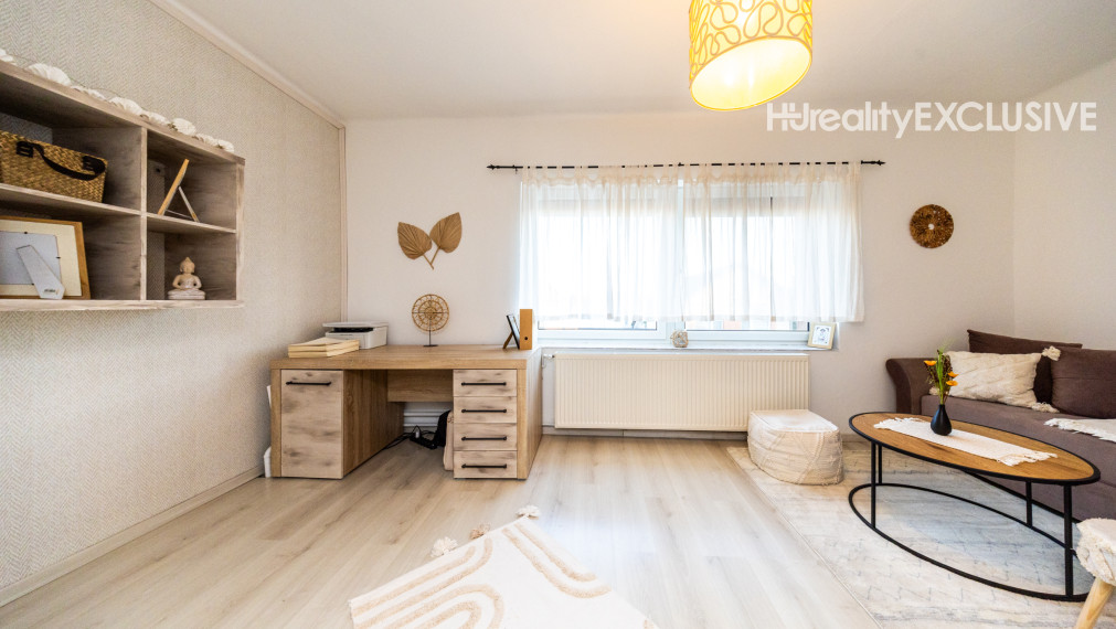 Predaj dvojgeneračný rodinný dom, garáž, bazén, pozemok 896 m2, Hegyeshalom