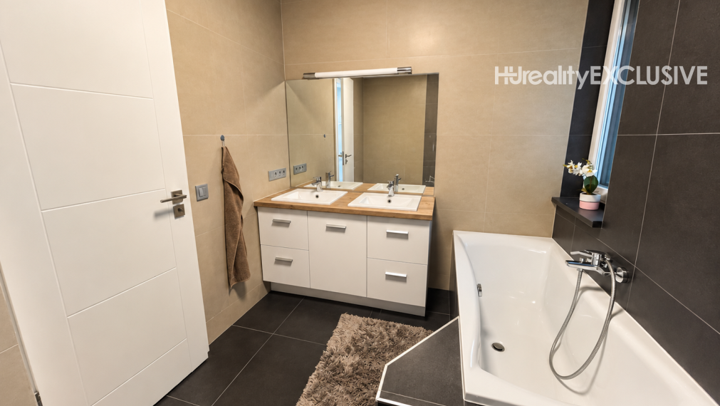 Predaj 4i samostatný rodinný dom, 400 m2 pozemok, Mosonmagyaróvár