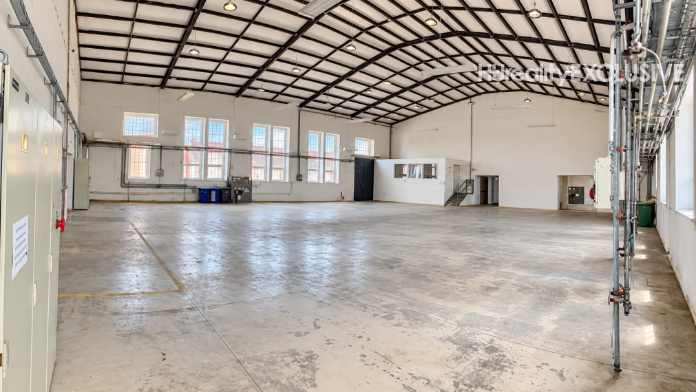 Na prenájom  priemyselná/skladová a výrobná hala 1 400 m² v Mosonmagyaróvári