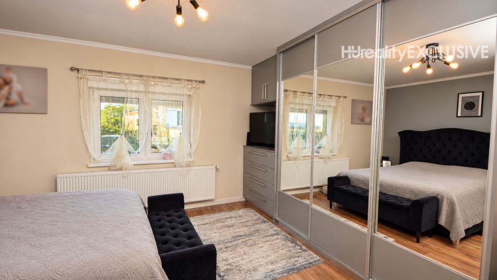 Predaj 3i rodinný dom, dvojgaráž, 1 061 m2 pozemok, Mosonszolnok