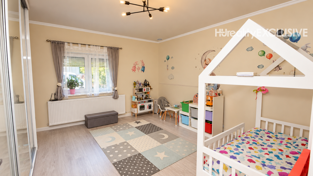 Predaj 3i rodinný dom, dvojgaráž, 1 061 m2 pozemok, Mosonszolnok