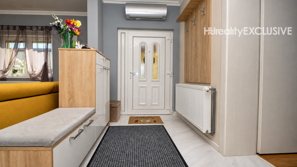 Predaj 3i rodinný dom, dvojgaráž, 1 061 m2 pozemok, Mosonszolnok
