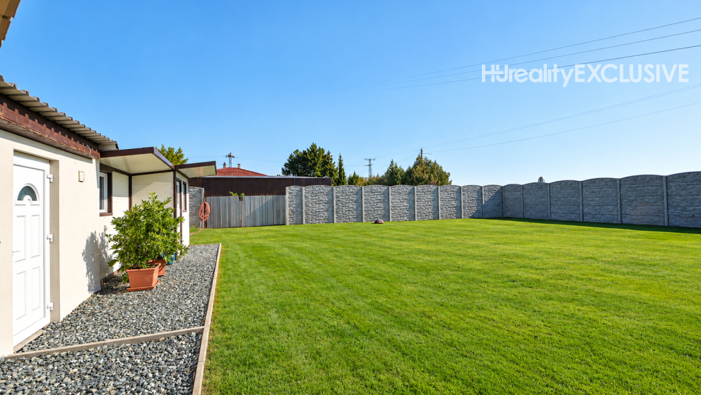Predaj 3i rodinný dom, dvojgaráž, 1 061 m2 pozemok, Mosonszolnok