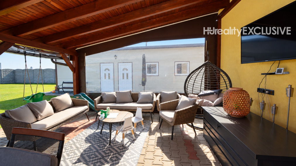 Predaj 3i rodinný dom, dvojgaráž, 1 061 m2 pozemok, Mosonszolnok