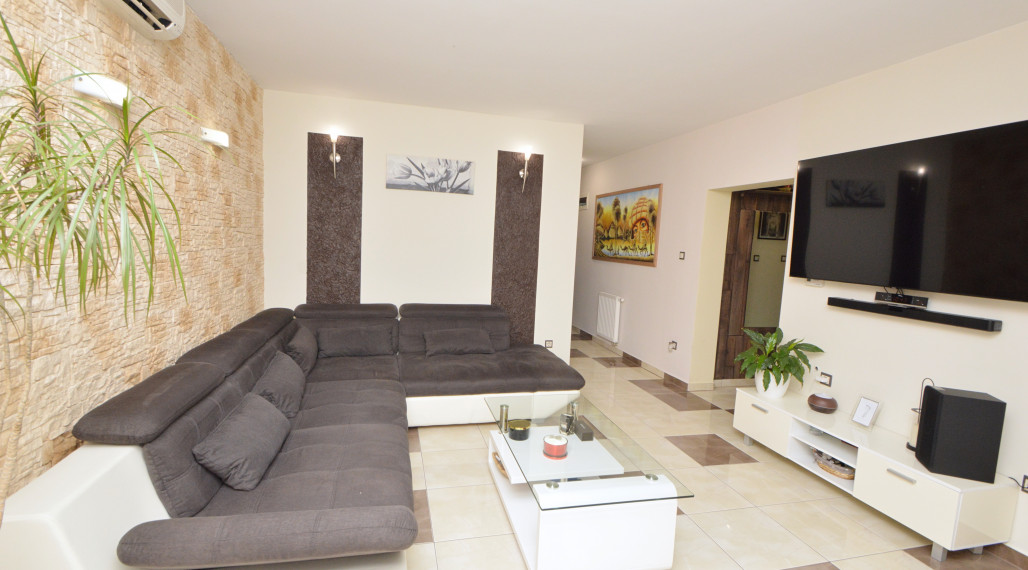 Predaj 3i domu s garážou a letnou kuchyňou, Mosonmagyaróvár