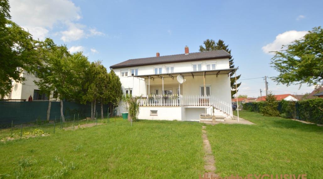 EXKLUZÍVNE - Predaj priestranného RD v starej časti Rajky