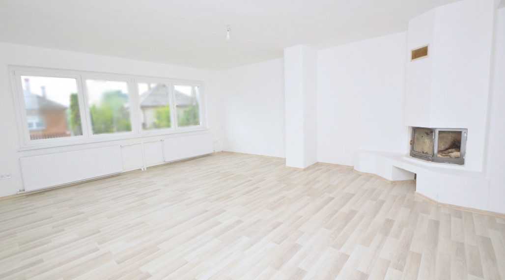 Na predaj dvojgeneračný rodinný dom, krb, garáž, pivnica - Bezenye