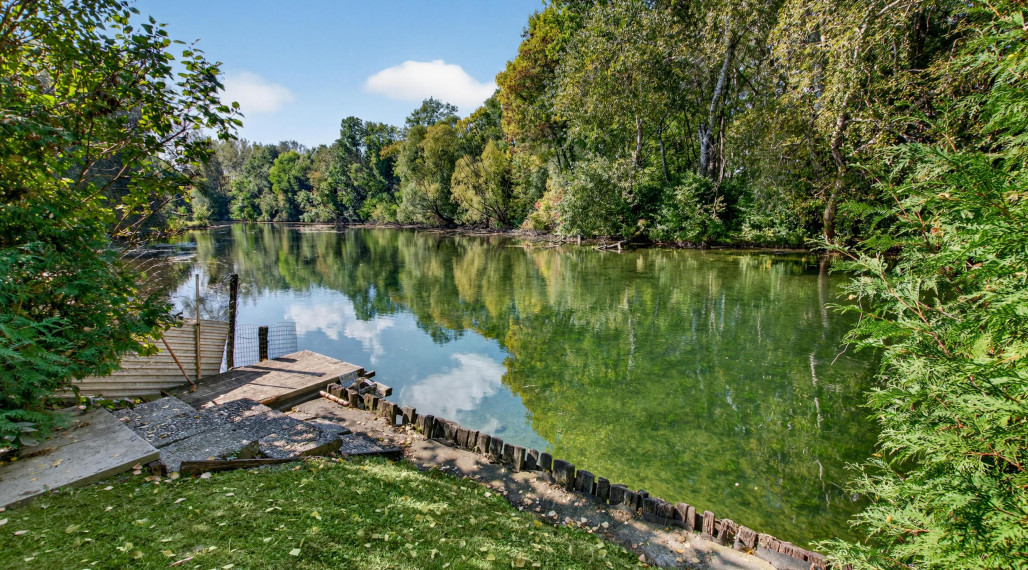 EXKLUZÍVNE NA PREDAJ DOM PRI DUNAJI– PRIAMY PRÍSTUP K VODE, DVA APARTMÁNY, VÝNIMOČNÁ POLOHA