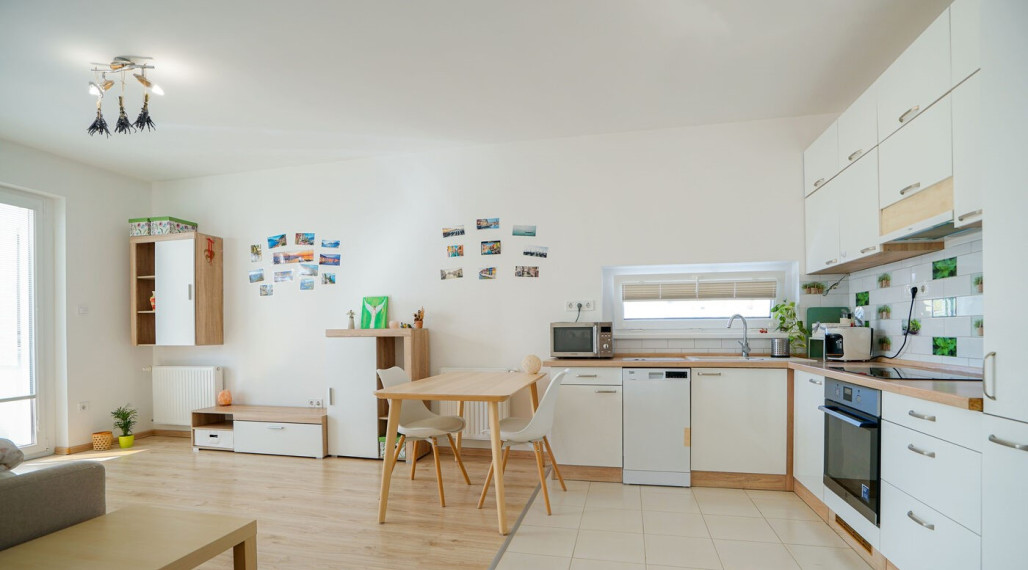 Predaj 3i byt s balkónom v uzatvorenom areáli, Viladomy, Rajka