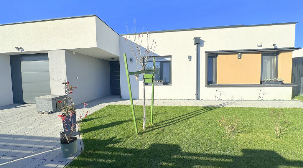 Predaj priestranný 4i RD, garáž, zimná záhrada, pozemok 513 m2, Mosonmagyaróvár