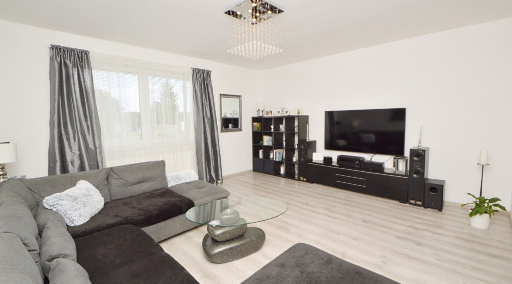 Predaj priestranný 5i rodinný dom s 1483 m2 pozemkom, pivnica, garáž, Dunakiliti