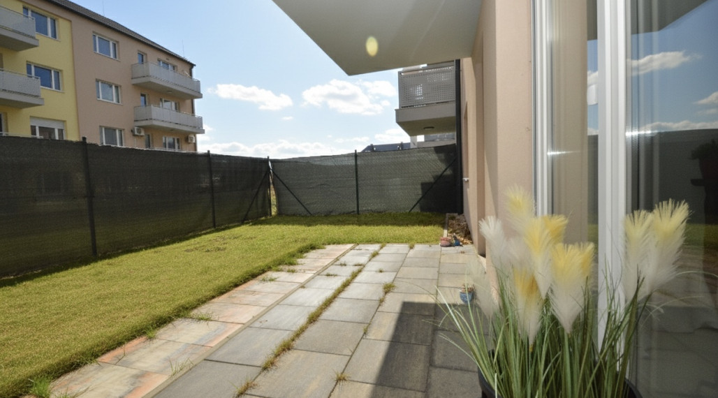 Predaj priestranný 3i byt s predzáhradkou v novostavbe, Rajka