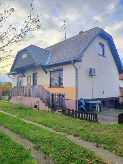 Predaj rodinný dom s garážou, pozemok 1094 m2, Mosonudvar