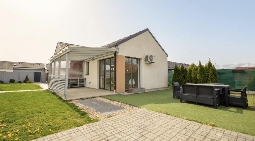 EXKLUZÍVNE - Predaj, 4i rodinný dom na rožnom pozemku, 389 m2 pozemok, Rajka