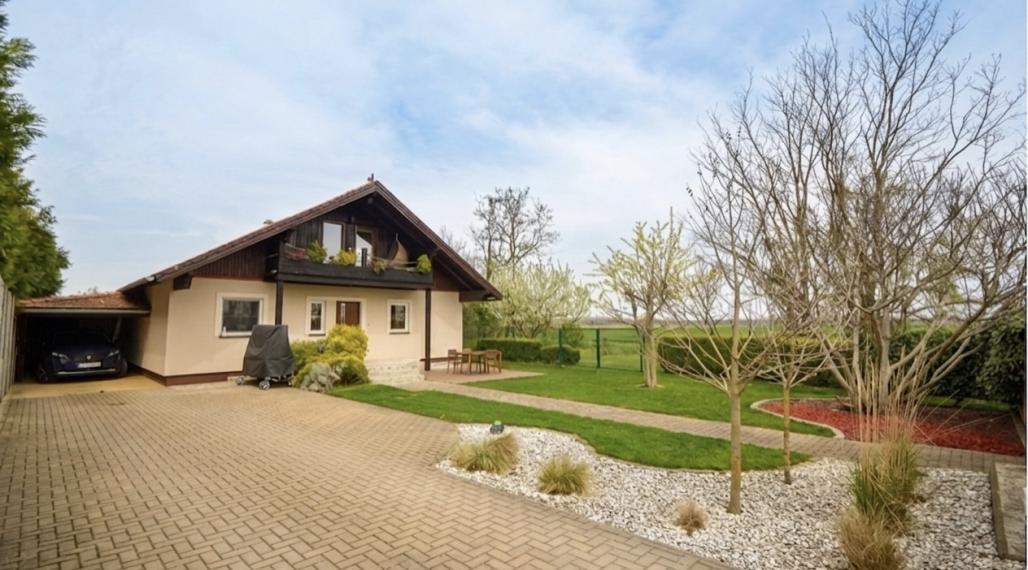 Predaj 5i rodinný dom na slnečnom 1284 m2 pozemku, Bezenye