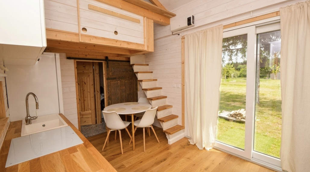 Predaj štýlový tiny house s veľkým pozemkom v obci Újrónafő