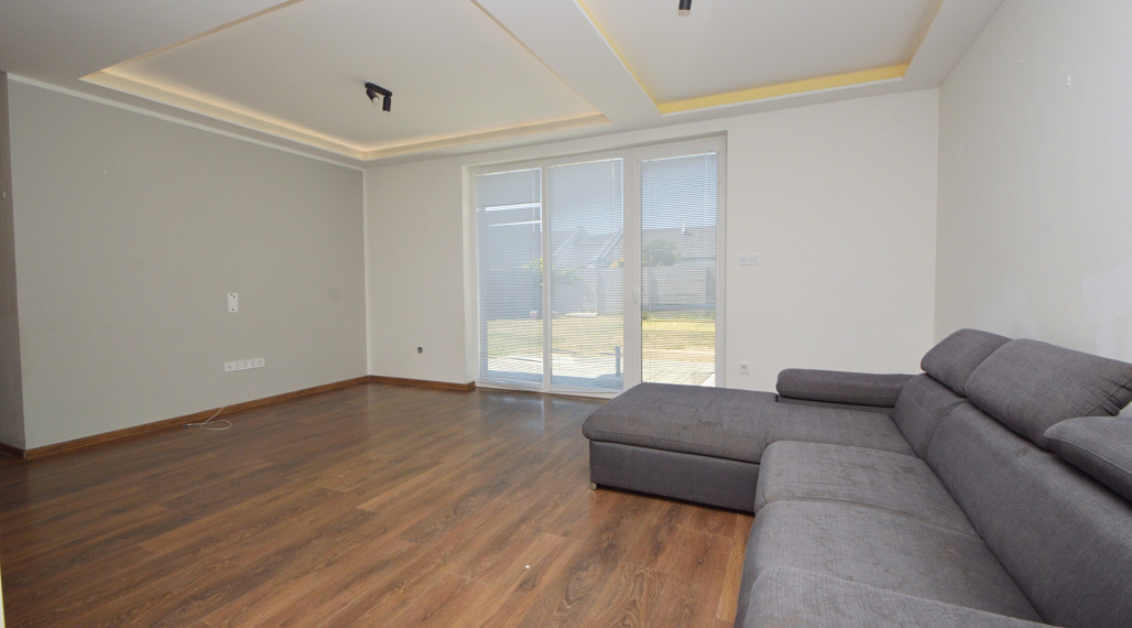 Predaj 4i rodinný dom v radovej zástavbe, pozemok 337 m2, Rajka