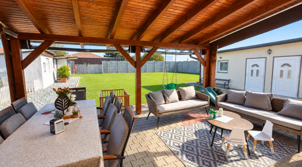 Predaj 3i rodinný dom, dvojgaráž, 1 061 m2 pozemok, Mosonszolnok