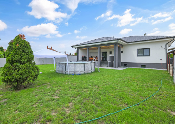 Predaj 4i domu s 1 800 m2 pozemkom v blízkosti centra Mosonmagyaróvár